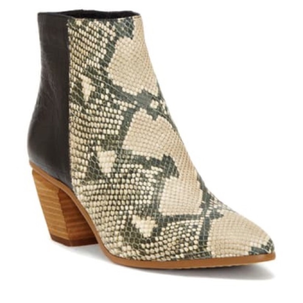 VINCE CAMUTO Grasem Pointed Toe Western Boot  Leather